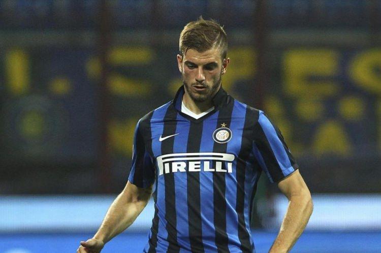 <p>Davide Santon - Jiangsu Suning</p>
