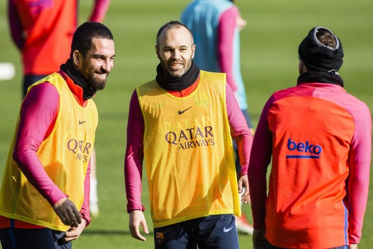 <p>Barcelona taraftarlarına yapılan ankette, “Robert Fernandez’in yerinde olsaydınız hangi futbolcuyla yolunuzu ayırırdınız” sorusu soruldu.</p>
