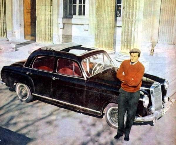 <p><strong>Müşfik Kenter, “34 EU 052” plakalı 1957 model Mercedes 219’uyla birlikte…</strong><br />
<br />
Başarılı sanatçımız Yıldız Kenter’in kardeşi Müşfik Kenter, saatte 160 km hız yapabilen arabasını 1966 yılında 35.000 TL’ye satın almıştı.</p>