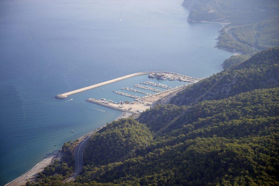<p>Antalya'nın Konyaaltı ilçesinde yaklaşık 8 ay önce hizmete giren Tünektepe teleferiğini 10 bini turist olmak üzere 250 bin kişi kullandı.</p>
