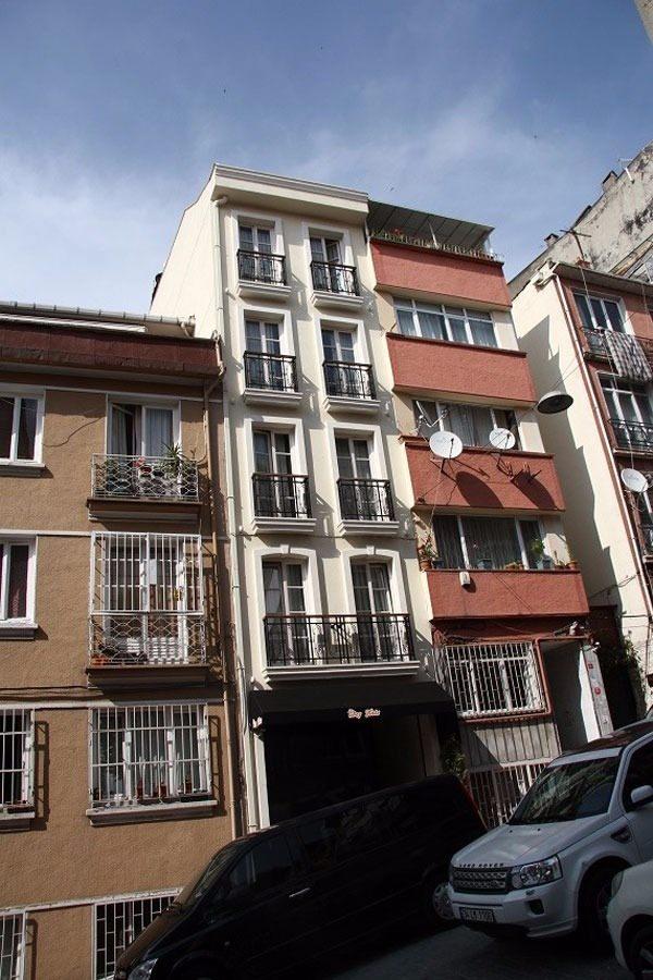 <p>İmirzalıoğlu, Defne adını verdiği Apart Otel’in sokağında 400 bin TL’ye aldığı harebe dört katlı ofisi restora ettikten sonra kar amaçlı satışa çıkarıyor.</p>

<p> </p>
