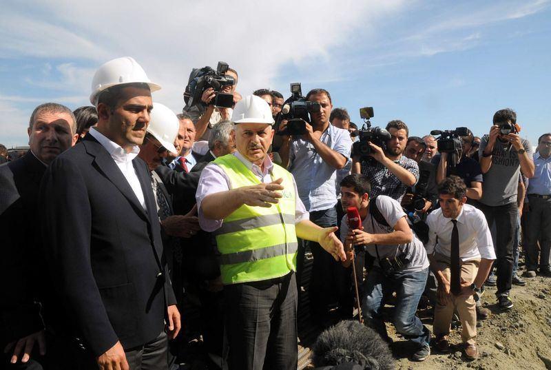 <p>Evli ve 3 çocuk babası olan Binali Yıldırım, İngilizce ve Fransızca bilmektedir.</p>

<p> </p>

