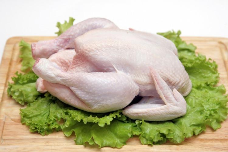<p><strong>Tavuk satın alırken ve pişirmeden önce dikkat edilmesi gerekenler:</strong></p>

