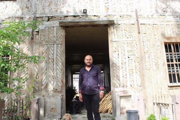 <p>Konağın 2009 yılında Bayram Efendi'nin torunu Nesrin Çonoğlu'nun girişimleriyle restorasyonuna başlandığına, ancak çalışmaların yarım kaldığına işaret eden Demirbilek, binayı satın aldıktan sonra restorasyonu yeniden başlattığını ifade etti.</p>

<p> </p>
