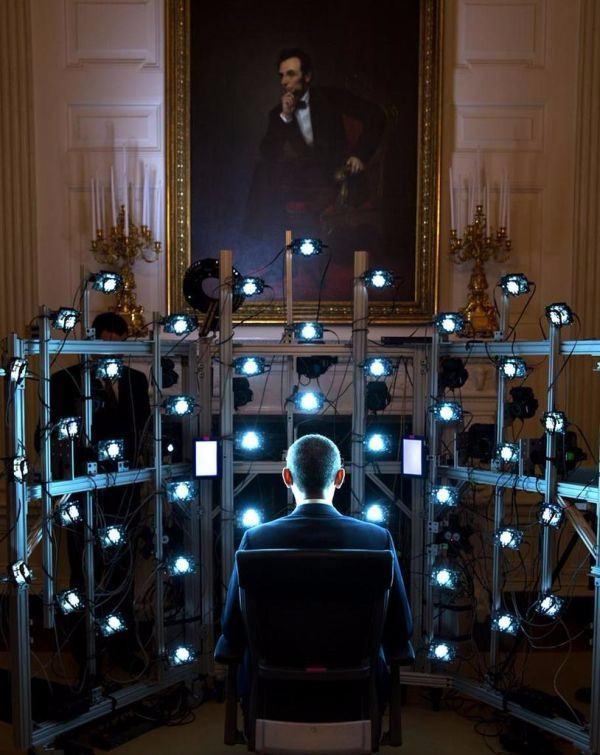 <p>Obama resmi portresi için oturuyor</p>

<p> </p>
