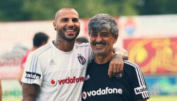 <p>"Kendi kendime dedim Süreyya sıra şimdi sana da gelecek. Kalktım gittim adamın yanına, “Herkes rahatsız oluyor, daha gol yok bir şey yok hemen başladın sıradan hepsini rahatsız etmeye, otur efendi gibi maçını seyret yoksa polis çağırıp seni attıracağım” dedim. Bana baktı, “Bıyıklı sen çok konuşma, 15 senedir maçlara geliyorum hep yedeksin, insan bir gün oynamaz mı?” dedi.</p>
