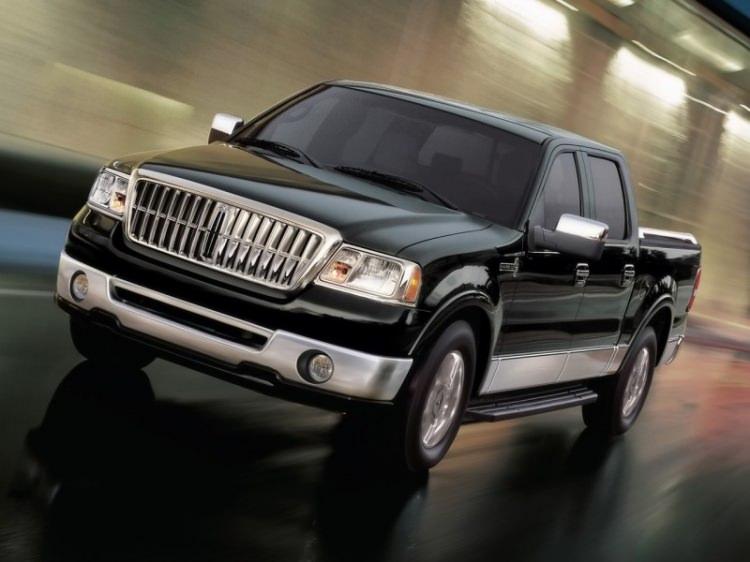 <p>Lincoln de iki pikap modeli ile karşımıza çıktı. Bunlarıda biri resimde gördüğünüz Mark LT</p>