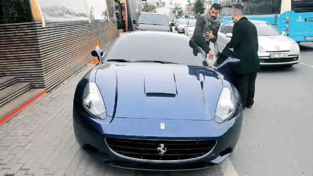 <p>Fenerbahçe'nin başarılı file bekçisi Volkan Demirel, Ferrari California sahibi.</p>
<p> </p>