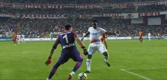 <p>Muslera'yı bütün akrabalarımdan çok seviyorum. Sıfır şaka..</p>
