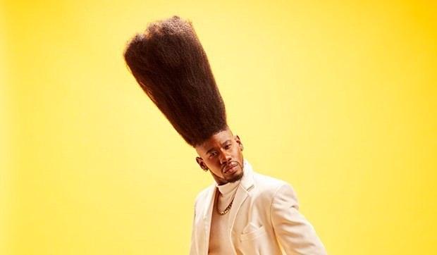 <p>Dünyanın en uzun afro saçına sahip insanı 52 cm ile Amerikalı Benny Harlem.</p>
