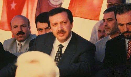 <p>1991 - Genel seçimlerde İstanbul milletvekili adayı oldu.</p>

<p> </p>
