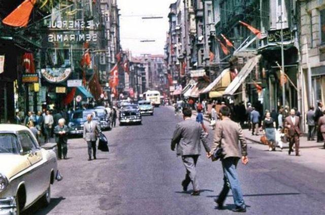 <div>İstiklal Caddesi (geçmiş)</div>

<div> </div>
