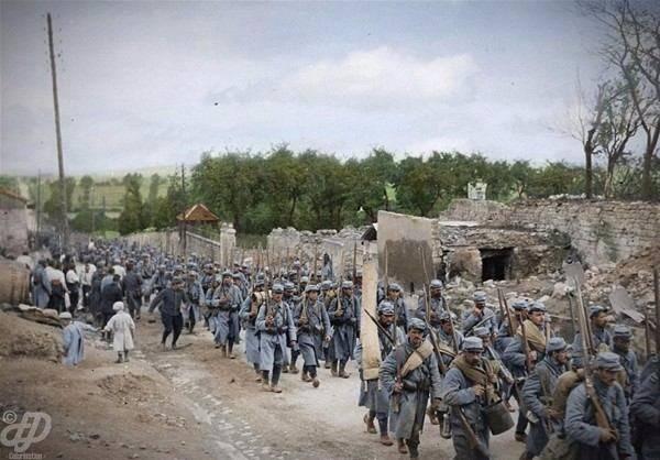 <p>1. Dünya Savaşı fotoğraflarının çoğu siyah beyaz olarak kaydedilmişti. Ancak fotoğraf sanatçısı Frédéric Duriez, bu fotoğraflarları yıllar sonra renklendirdi.</p>
<ul>
</ul>