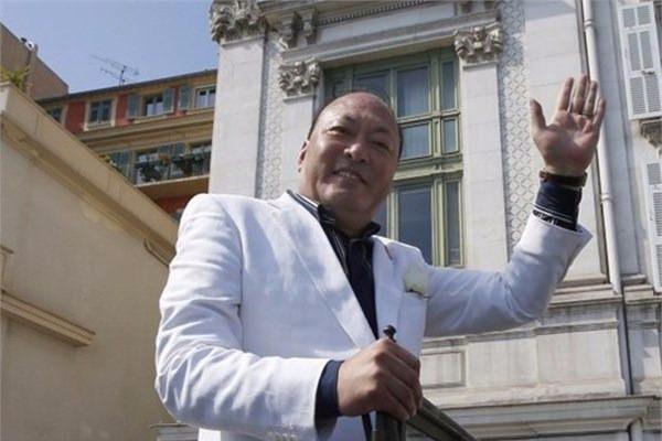 <p>&Ccedil;inli Tiens şirketinin sahibi Li Jin Yuan 6400 &ccedil;alışanıyla birlikte Fransa'ya tatile gitti. &Ccedil;alışanlarının yarısını Fransa tatiline g&ouml;t&uuml;rmek i&ccedil;in 13 milyon Euro harcayan Li Jin Yuan, Paris'te konaklama i&ccedil;in 140 otel kapattı.</p>

<p>&nbsp;</p>
