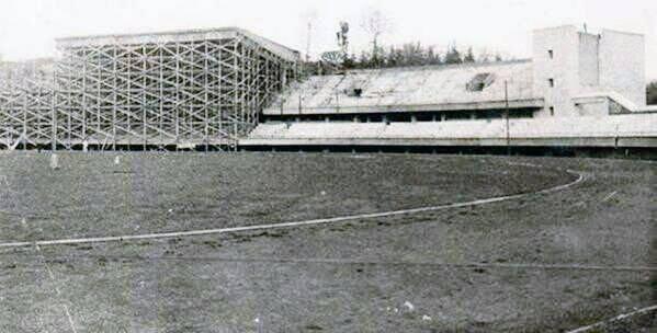 <p>İnşaat halindeki İnönü Stadyum'u Kapalı Tribün / 1940</p>
