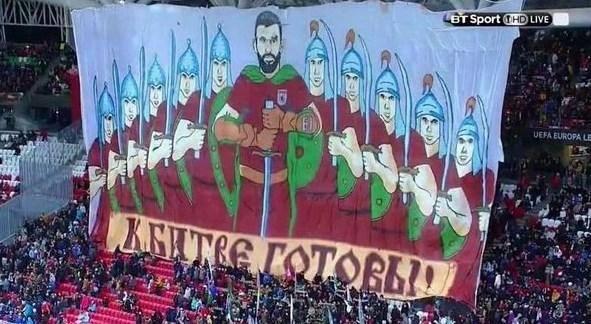 <p>Rubin Kazan taraftarları, UEFA Avrupa Ligi'nde oynadıkları Liverpool maçı öncesi bu koreografiyi yaptı. En önde Gökdeniz Karadeniz var...</p>

