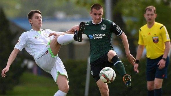 <p>Vlad Dragomir (Romanya)<br />
<br />
Arsenal<br />
<br />
Ofansif orta saha<br />
<br />
1999</p>
