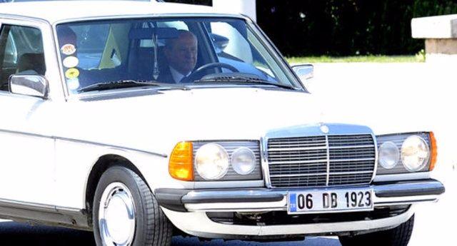 <p>Bahçeli'nin otomobil koleksiyonundaki son araç ise 1982 model bir MERCEDES.</p>

<p> </p>
