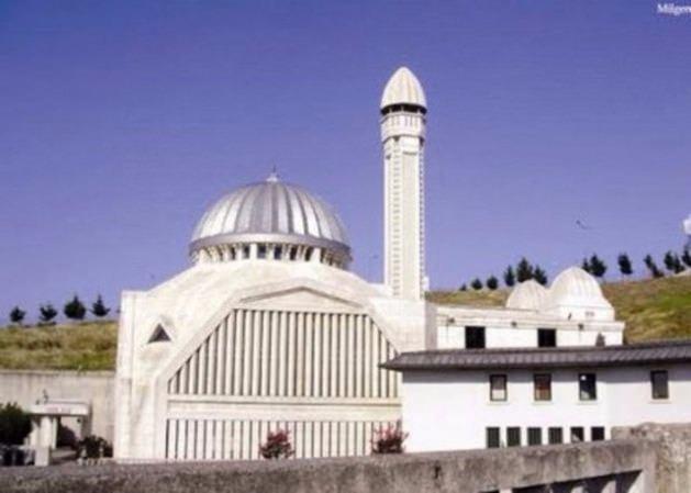 <p>İSTANBUL ESENLER OTOGAR CAMİİ</p>

<p> </p>
