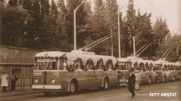 <p>1961 - İtalya'dan getirilen ve "tranvayın kardeşiyiz" sloganıyla hizmete verilen troleybüsler</p>

<p> </p>
