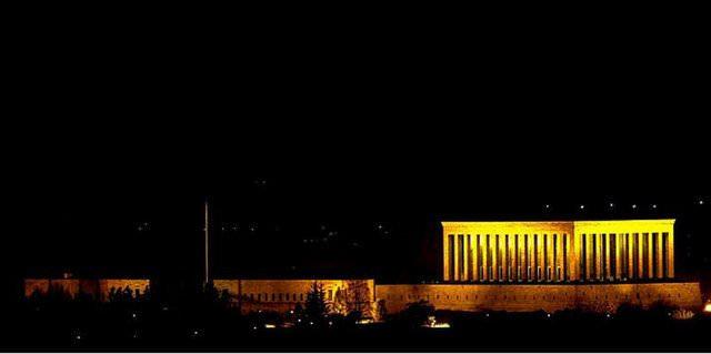 <p>Ankara: Gece Işıklandırmasıyla Anıtkabir</p>
<p> </p>