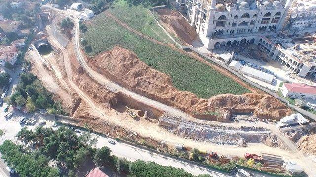 <p>Kağıthane'den başlayacak tünel Bayrampaşa, Bağcılar üzerinden Küçükçekmece'ye Avcılar üzerinden de Büyükçekmece'ye kadar uzanacak.</p>
<p> </p>