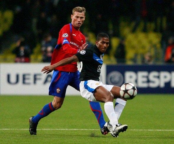 <p>Aleksey Berezutski - CSKA Moskova<br />
15 yıl - 1 Tem 2001</p>