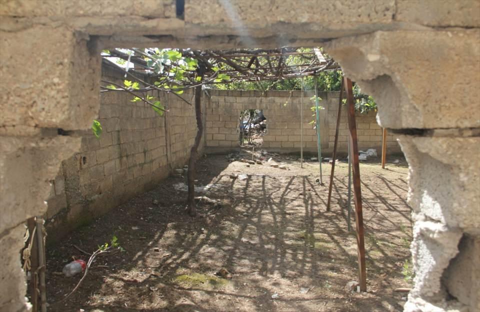 <p>Şırnak'ta olduğu gibi Nusaybin sokaklarının birçok yerinde de kilit taşlarından oluşturulan barikatlar tespit edilirken, bunlar güvenlik güçlerince kaldırılarak, sokaklar temizlendi. </p>

<p> </p>

