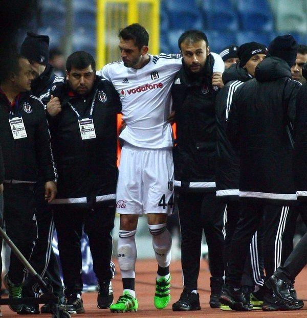 <p><strong>RHODOLFO</strong><br />
<br />
Siyah Beyazlılar'ın bu sezon başında Gremio'dan transfer ettiği Brezilyalı Rhodolfo, Beşiktaş'ın bu sezon bütün lig maçlarında forma giymiş ve istikrarı ile taraftarın sevgilisi haline gelmişti.</p>
