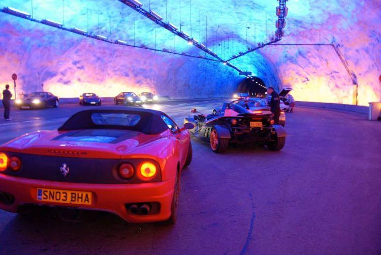 <p>Tünel içine kıvrımlar konularak sürücü dikkatinin dağılması engellenmiş.</p>
<p> </p>