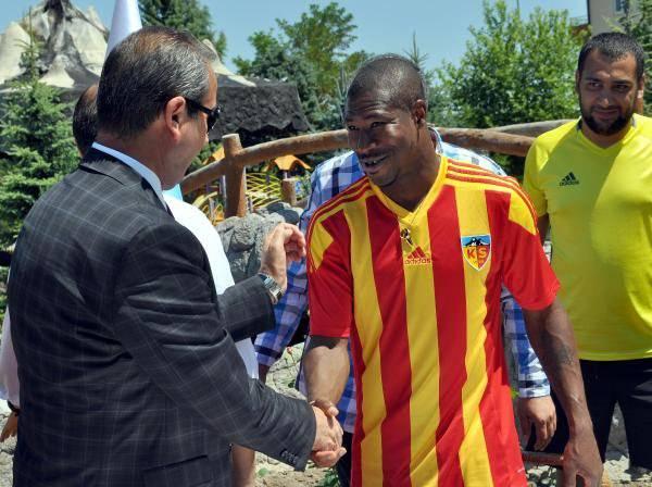 <p>Kayserispor (GİDENLER) Abdulaziz Demircan (Konyaspor), Diego Biseswar (PAOK Saloniki), Sinan Bakış, Furkan Özçal (Bursaspor), Ömer Bayram (Akhisar Bld.), Yusuf Çekiç (Altay), Marko Simic (Hapoel Tel Aviv), William Alves de Oliveira (Chaves), Birol Parlak, Berkan Emir (Alanyaspor), Cem Can, Yakubi Ayegbeni (Kulüpsüz), Adnane Tighadouini (Malaga'ya döndü), Mustafa Akbaş, Zeki Yavru (Trabzonspor'a döndü), Oğulcan Çağlayan (K.Erciyesspor'a döndü), Diego Lopes, Derley (Benfica'ya döndü)</p>
