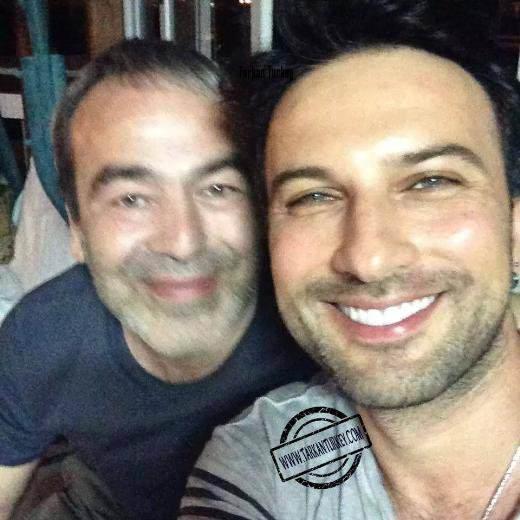 <p>Tarkan'ın toplu fotoğrafların yanı sıra aile üyeleriyle tek tek selfie de çektirdiği görüldü. </p>

<p> </p>
