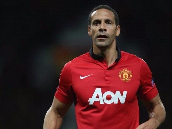 <p>Rio Ferdinand<br />
<br />
Döneminin en pahalı defans oyuncusu olarak tarihe geçen Rio Ferdinand da televizyon izlerken bacağını uzun süre uzatması sebebiyle tendonlarından sakatlanmıştı.</p>