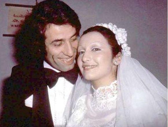 <p>Kemal Sunal ile Gül Sunal'ın evlilik resmi</p>

<p> </p>
