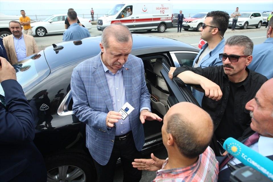 <p>Cumhurbaşkanı Recep Tayyip Erdoğan, Sarp Gümrük Kapısı'nda incelemelerde bulundu. </p>
<p> </p>