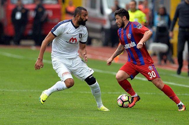 <p>YALÇIN AYHAN (İSTANBUL)</p>
