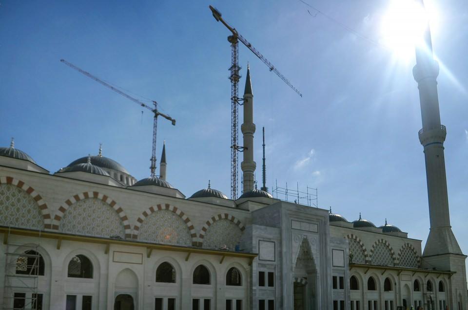 <p>Üsküdar’da yapımına devam edilen Çamlıca Camii’nde sona yaklaşılıyor.</p>

<p> </p>
