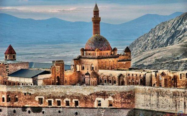 <p>AĞRI<br />
Toplam Nakdi Krediler (Bin TL): 1.667.301<br />
Takipteki Alacaklar (Bin TL): 38.500<br />
Takipteki Alacaklar/Toplam Nakdi Krediler (%): 2,31</p>