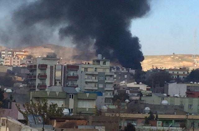 <p>Güvenlik güçleri sürdürdükleri arama tarama çalışmaları kapsamında Mardin, Diyarbakır ve Şırnak'taki operasyon bölgelerinde 3 bin dolayında patlayıcıyı imha etti.</p>
<p> </p>