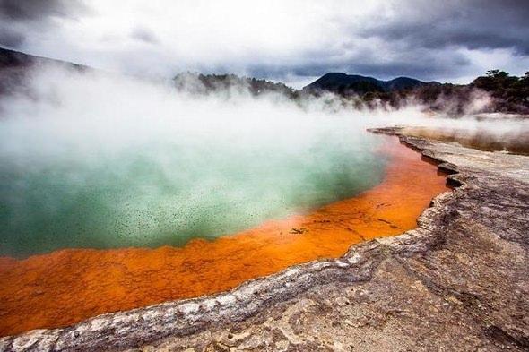 <p>Şampanya Gölü, Waiotapu, Yeni Zelanda</p>
