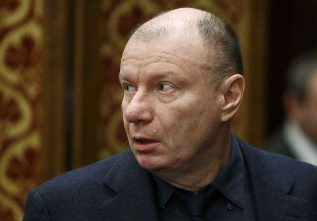 <p>77- Vladimir Potanin - 14.3 milyar dolar</p>

<p>metal - Rusya</p>
