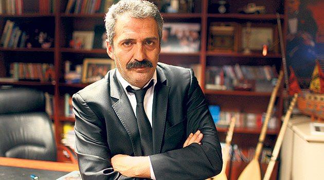 <p><strong>Yavuz Bingöl</strong></p>

<p>Ünlü türkücü annesi ile aynı mesleği paylaşıyor. Bingöl'ün <strong>annesi Şahsenem türkü yorumculuğu </strong>yapıyor.</p>
