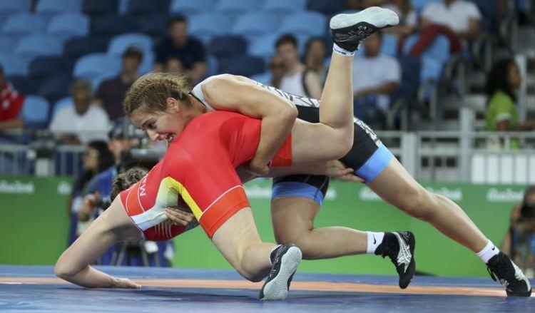<p>Kadınlar 69 kiloda Japon Sara Dosho altın madalya alırken, Rus Natalia Vorobeva gümüş, Kazak Elmira Szydkova ve İsveçli Anna Jenny Fransson da bronz madalya kazandı.</p>
