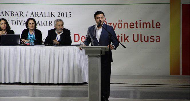 <p>26 Aralık 2015’de DTK olağanüstü kurul toplantısında yaptığı konuşmada “Kürt halkının siyasi statüsü özerklikle ilgilidir.” </p>
