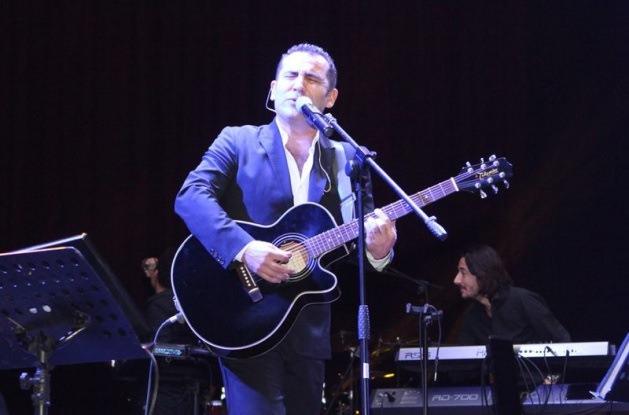 <p>İstanbul Üniversitesi Tıp Fakültesi'ni bitiren Göçer, aynı zamanda Konservatuarın Şan Bölümü'nü bitirdi</p>
