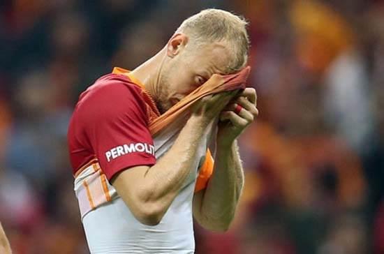 <p>Sarı-Kırmızılılar'da savunmanın kötü performansı eleştiri konusu olurken Semih Kaya’daki önlenemez düşüşün sürmesi ise dikkat çekti.</p>