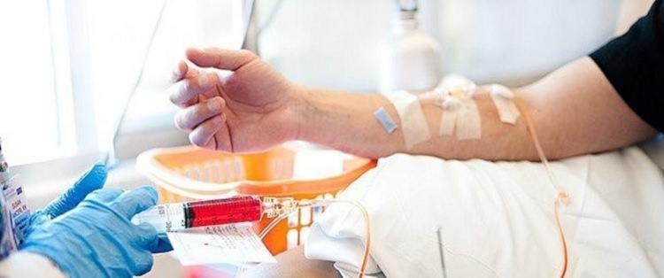 <p>Bu sebepten güneşin keskin olduğu 11.00-16.00 saatleri arasında mümkün oldukça dışarı çıkmamak, yüksek koruma faktörlü kremler, geniş kenarlı şapkalar ve uygun giysilerle korunmak gerekir. </p>