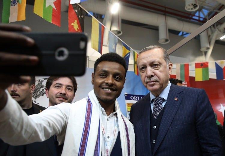 <p>Cumhurbaşkanı Recep Tayyip Erdoğan, İstanbul Büyükşehir Belediyesi tarafından Yenikapı Etkinlik Alanı'nda düzenlenen İstanbul Gençlik Festivali'ne katıldı. </p>
