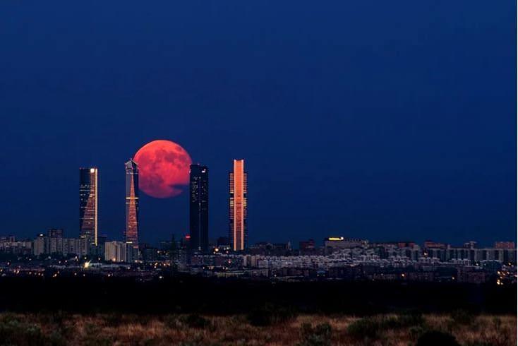 <p>Ay, Madrid, İspanya</p>
