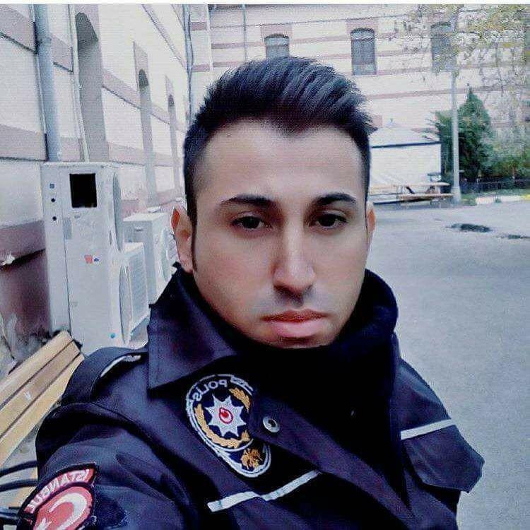 <p>27 yaşındaki polis memuru Soner İdil'in acı haberi, Van'daki baba evine ulaştı.</p>